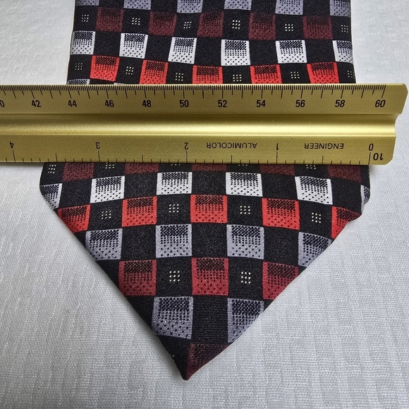 Covington Black, Red And Gray Geometric 100%Silk Tie Vintage - Picture 3 of 5